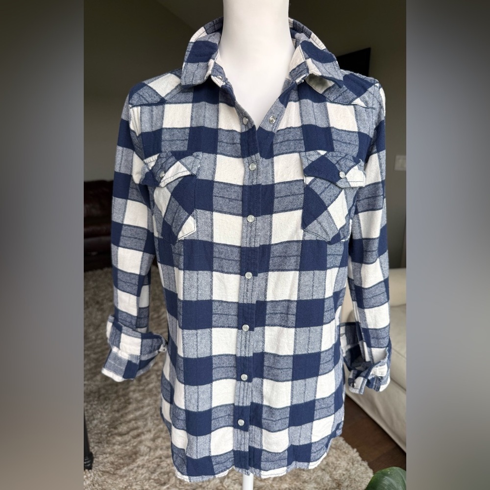 Lovestitch SMALL Blue and Cream Checkered Flannel Long Sleeve Button Up Shirt